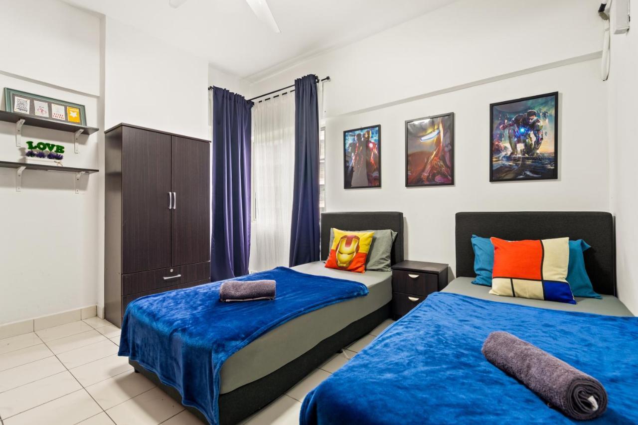 Superheroes Hideout Bukit Bintang - 13 Pax * Kuala Lumpur